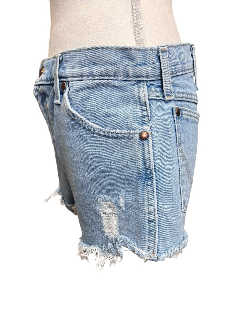 Wrangler Reworked Distressed Cutoff Denim Shorts Light Wash High Rise Size 30 - Picture 4 of 9
